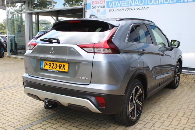 Mitsubishi ECLIPSE Cross 2.4 PHEV Intense+ | Incl. 12 maanden Garantie | Achteruitrijcamera | Parkeersensoren V+A | Trekhaak | Keyless entry/start | Cruise controle | Stoelverwarming | Elektrisch verstelbare stoel | Apple Carplay/Android Auto | Climate controle | Navigatie 