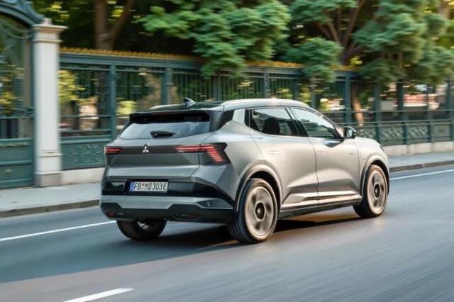 Mitsubishi ECLIPSE Cross EV 87 kWh Intense / Nieuw Model! / 100% Elektrisch / 621 KM WLTP / 1.100 KG Trekgewicht / Afbeeldingen Kunnen Afwijken Van De Werkelijke Uitvoering /