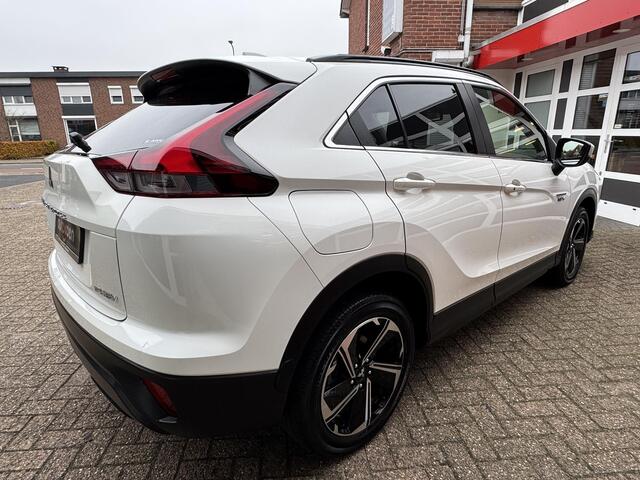 Mitsubishi ECLIPSE Cross 2.4 PLUG-IN HYBRID 4WD Basis *CRUISE/CAMERA*