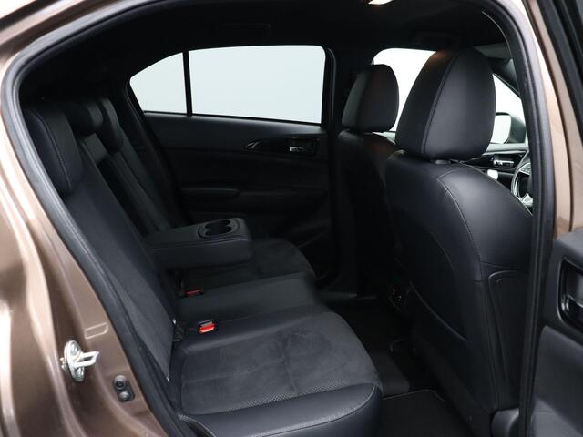 Mitsubishi ECLIPSE Cross 2.4 PHEV Business Executive | Stoelverwarming voor en achter | 360 graden camera | 1500kg geremd |