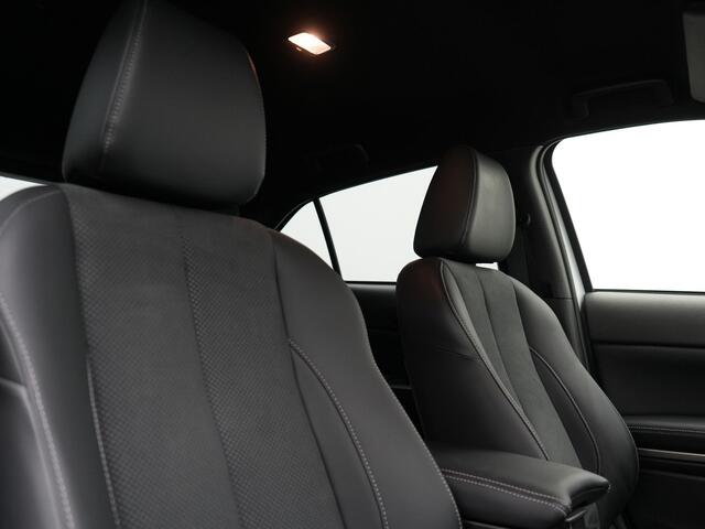 Mitsubishi ECLIPSE Cross 2.4 Intense+ Plug In Hybrid 188pk Dealer O.H. PHEV | Adaptive Cruise | 360 Camera | Stoelen & Stuur Verwarmd | Apple Carplay | Navigatie Via TomTom | Blis | Keyless | DAB |