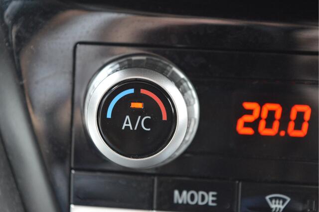 Mitsubishi ECLIPSE Cross 2.4 PHEV Intense + Led kopl. / Key-less / Hud / Enz.