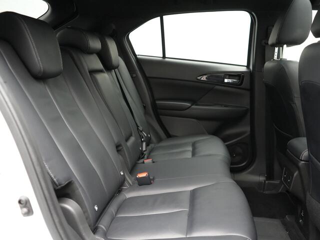 Mitsubishi ECLIPSE Cross 2.4 Instyle Plug In Hybrid 188pk Dealer O.H. PHEV | Trekhaak Afn. | Panodak | Head Up | Adaptive Cruise | 360 Camera | Lederen Sportstoelen Verwarmd | Apple Carplay | Keyless | Stuur Verwarmd | Blis | Navigat