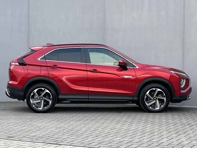 Mitsubishi ECLIPSE Cross 2.4 PHEV First Edition / 8 jaar garantie / Trekhaak 1.500 kg / Adapt. CC / Camera 360° / Navi TomTom / HUD / Apple Carplay Android / Stuur-, stoel- en achterbankverwarming /
