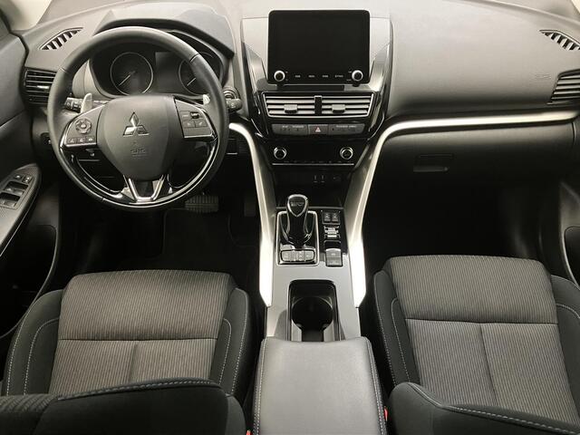 Mitsubishi ECLIPSE Cross 2.4 PHEV Intense / NL Auto / Dealer Onderhouden / Trekhaak 1500 KG / Fabrieksgarantie t/m 04-2030 / Apple CarPlay/Android Auto / Stoelverwarming / Camera / Climate Control / Cruise Control /