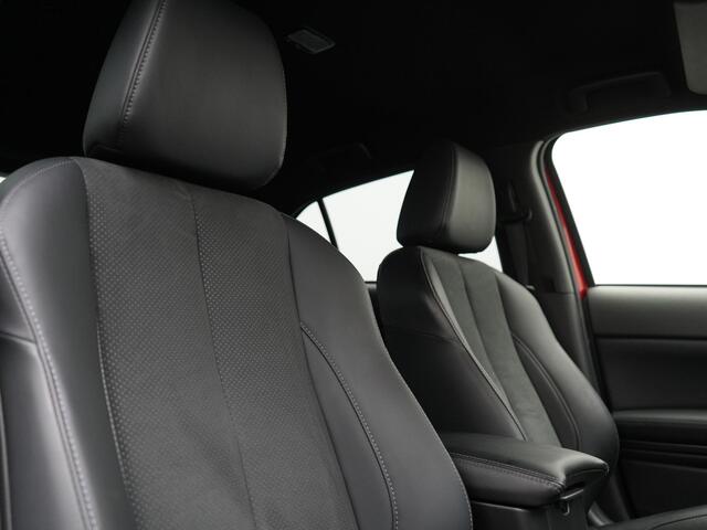 Mitsubishi ECLIPSE Cross 2.4 Black Edition Plug In Hybrid 188pk Dealer O.H. PHEV | Trekhaak | Adaptive Cruise | 360 Camera | Alcantara Sportstoelen & Stuur Verwarmd | Keyless | Blis | Navigatie Via TomTom | Apple Carplay | DAB |