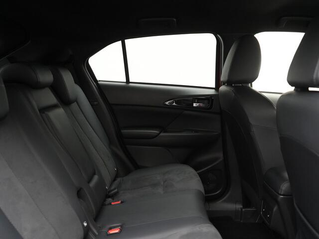 Mitsubishi ECLIPSE Cross 2.4 Black Edition Plug In Hybrid 188pk Dealer O.H. PHEV | Trekhaak | Adaptive Cruise | 360 Camera | Alcantara Sportstoelen & Stuur Verwarmd | Keyless | Blis | Navigatie Via TomTom | Apple Carplay | DAB |