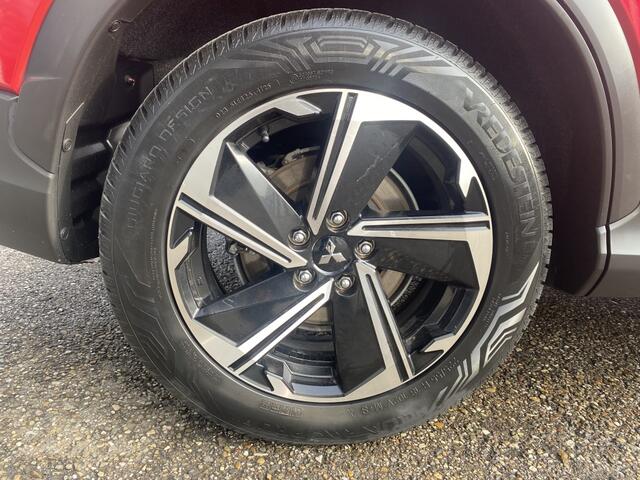 Mitsubishi ECLIPSE Cross 2.4 PHEV Intense+ | All season banden