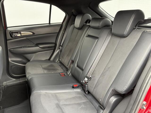 Mitsubishi ECLIPSE Cross 2.4 PHEV Intense+ 2de Eigenaar / Dealer onderhouden / Trekhaak( 1500 kg) / Cruise control adaptief / Navi / Apple Carplay en Android Auto/