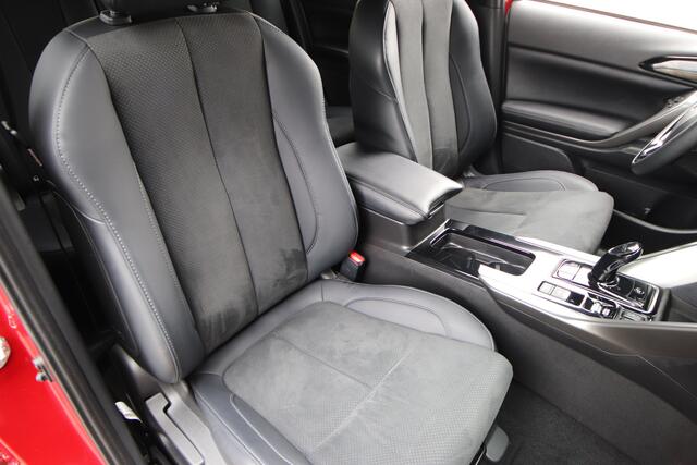 Mitsubishi ECLIPSE Cross 2.4 PHEV Black Edition 1e Eig. Dealer O.H. NL-Auto