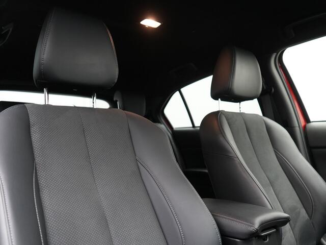 Mitsubishi ECLIPSE Cross 2.4 Black Edition Plug In Hybrid 188pk Dealer O.H. PHEV | Trekhaak Afn. | Adaptive Cruise | 360 Camera | Alcantara Sportstoelen & Stuur Verwarmd | Apple Carplay | Keyless | Blis | Navigatie | DAB |