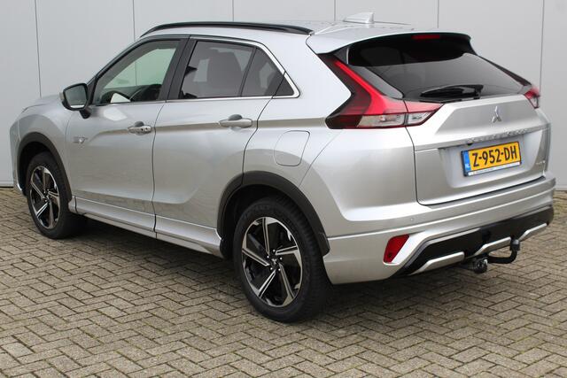 Mitsubishi ECLIPSE Cross 2.4-188pk PHEV 'Instyle'. Zeer nette en luxe Mitsubishi Eclipse plug-in-hybride, slechts 61.500km ! Autm. airco dual, adapt. cruise cntrl, Apple carplay/Android auto, trekhaak, telefoonvoorb., stoel- en achterbankverw., camera v+a, LED verl. etc. et