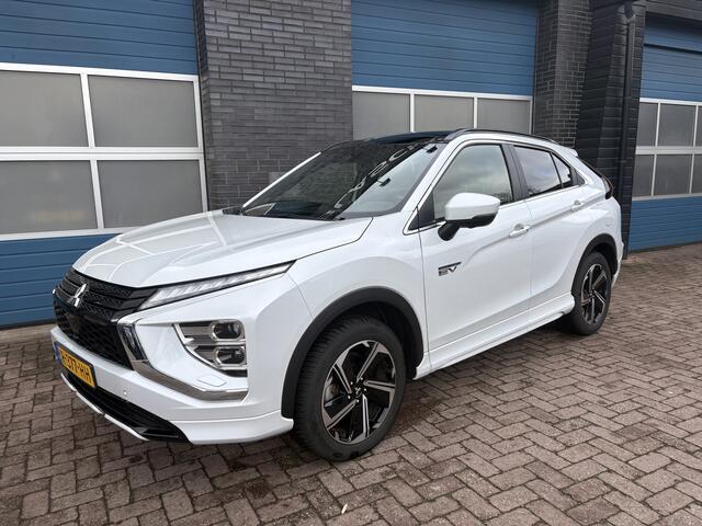 Mitsubishi ECLIPSE Cross 2.4 PHEV Instyle, trekhaak, head-up, pano, leder, compleet!