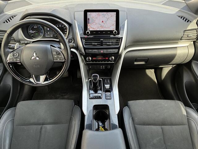 Mitsubishi ECLIPSE Cross 2.4 PHEV Executive Automaat / Fabrieksgarantie 8 Jaar / Afneembare trekhaak (1.500KG) / Dealer Onderhouden / Stoel-/Stuur-/Achterbankverwarming / Navigatie / Apple Carplay/Android Auto / Achteruit-/360 Camera /