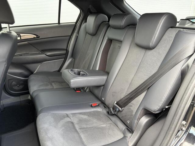 Mitsubishi ECLIPSE Cross 2.4 PHEV Business Intense+ / Achterbank verwarmd / Navigatiesysteem / Apple Carplay/Android Auto /