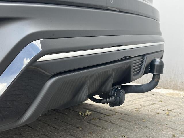 Mitsubishi ECLIPSE Cross 2.4 PHEV Black Edition / Trekhaak (1.500KG) / 8 jaar garantie / Cruise Control / Airco / Voor&Achter Stoelverwarming / Dode Hoek Detectie / Keyless Start&Entry / Apple Carplay&Android Auto / Full-Map Navigatie / Carbon Details / Parkeersensoren / Ro