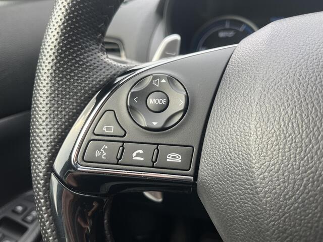 Mitsubishi ECLIPSE Cross 2.4 PHEV Black Edition / Trekhaak (1.500KG) / 8 jaar garantie / Cruise Control / Airco / Voor&Achter Stoelverwarming / Dode Hoek Detectie / Keyless Start&Entry / Apple Carplay&Android Auto / Full-Map Navigatie / Carbon Details / Parkeersensoren / Ro