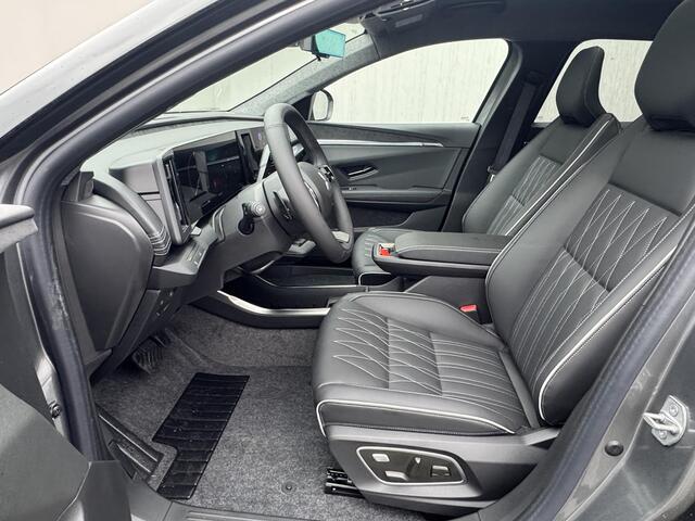 Mitsubishi ECLIPSE Cross Instyle 87 kWh / ¤5.000,- Voordeel op nieuwprijs / Direct leverbaar / Panoramadak / Harman Kardon Audio / Lederen bekleding / 20" Lichtmetalen velgen /