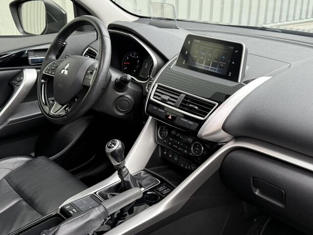 Mitsubishi ECLIPSE Cross 1.5 DI-T Instyle / Dealer onderhouden! / Panoramadak / Lederen bekleding / Stoel-/Stuurverwarming / Voorruitverwarming / Achteruitrijcamera / LED verlichting / Apple CarPlay/Android Auto /