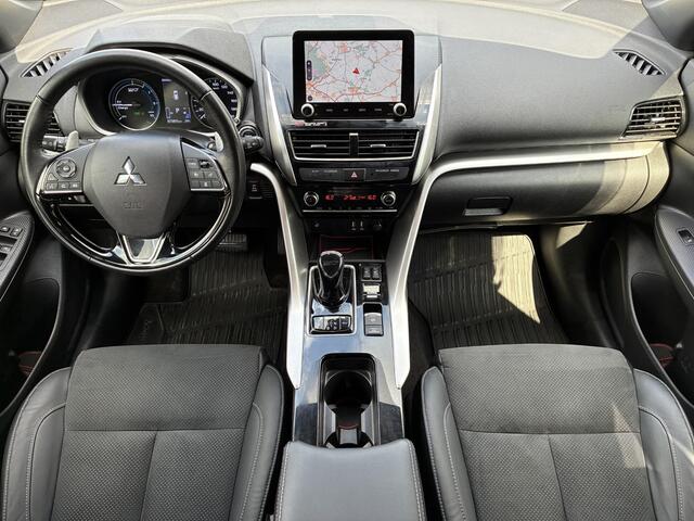 Mitsubishi ECLIPSE Cross 2.4 PHEV Black Edition / Fabrieksgarantie tot 11-2030* / Dealer onderhouden / Afneembare trekhaak / Stuur-, stoel- & achterbankverwarming / 18" LM wielen /