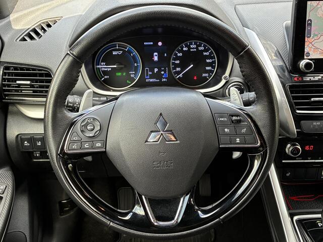 Mitsubishi ECLIPSE Cross 2.4 PHEV Black Edition / Fabrieksgarantie tot 11-2030* / Dealer onderhouden / Afneembare trekhaak / Stuur-, stoel- & achterbankverwarming / 18" LM wielen /