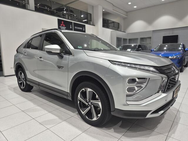 Mitsubishi ECLIPSE Cross 2.4 PHEV Intense+ | Trekhaak | Navigatie | Camera | Stoelverwarming |