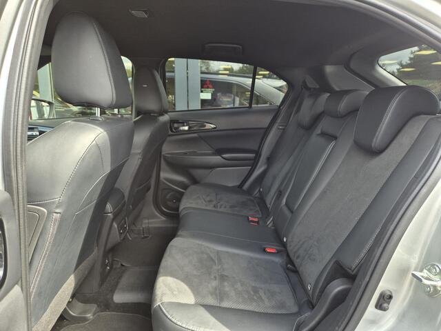 Mitsubishi ECLIPSE Cross 2.4 PHEV Executive | Navigatie | Trekhaak |