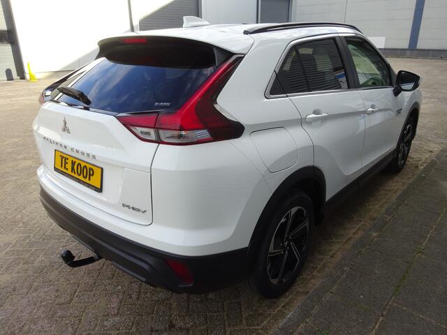 Mitsubishi ECLIPSE Cross 2.4 PHEV AFN TREKHAAK CAMERA CARPLAY SOH 98%