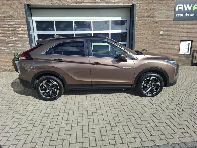 Mitsubishi ECLIPSE Cross 2.4 PHEV Business Executive SOH 98%