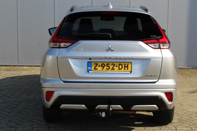Mitsubishi ECLIPSE Cross 2.4-188pk PHEV 'Instyle'. Zeer nette en luxe Mitsubishi Eclipse plug-in-hybride, slechts 61.424km ! Autm. airco dual, adapt. cruise cntrl, Apple carplay/Android auto, trekhaak, telefoonvoorb., stoel- en achterbankverw., camera v+a, LED verl. etc. etc. – foto 7