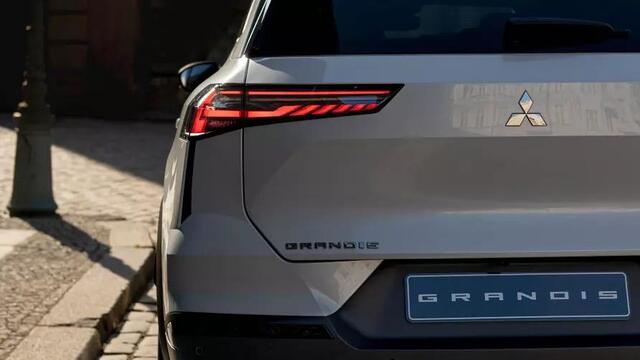 Mitsubishi GRANDIS 1.8 HEV Instyle / 1.000,- Euro Introductievoordeel / Nieuw Te Bestellen / Afbeeldingen Kunnen Afwijken Van De Werkelijke Uitvoering /