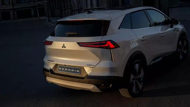 Mitsubishi GRANDIS 1.8 HEV Intense / 1.000,- Euro Introductievoordeel / Nieuw Te Bestellen / Afbeeldingen Kunnen Afwijken Van De Werkelijke Utvoering /