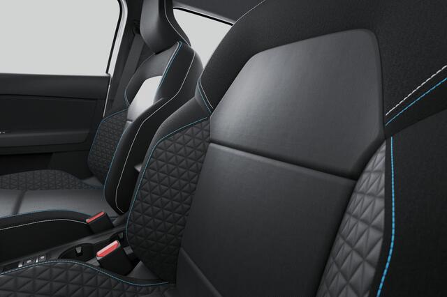 Mitsubishi GRANDIS Intense | Achteruitrijcamera | Automatic High Beam (AHB) | Climate Control (1 zone)