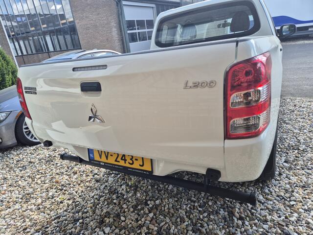 Mitsubishi L200 2.4 DI-D Club Cab 4x4 Invite 90.000km nieuwstaat 1e eigenaar