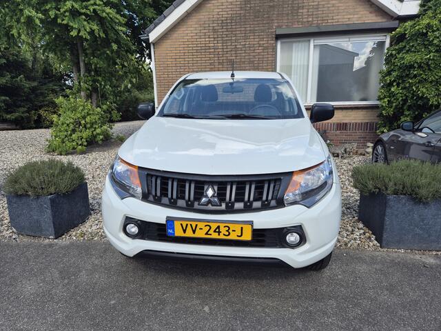 Mitsubishi L200 2.4 DI-D Club Cab 4x4 Invite 90.000km nieuwstaat 1e eigenaar