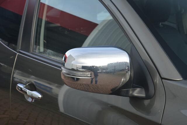 Mitsubishi L200 2.4 DI-D Club Cab Intense Nederlandse auto 178613 NAP 14999 marge geen BTW vanaf 2017 op naam onderhoudshistorie compleet laatse beurt bij 164000km met oa cv xenon camera navigatie DAB + side bars 4x4