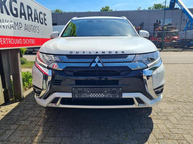 Mitsubishi OUTLANDER 2.4 PHEV Instyle 18"/Trekhaak/LED/Leder/Zonnedak/Stoel + stuurverwarming/Dodehoek/PDC v+a/360 Camera/Apple Carplay & Android Auto