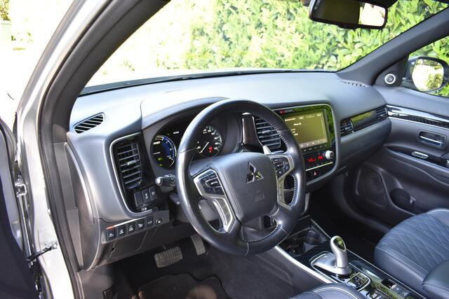 Mitsubishi OUTLANDER 2.4 PHEV Intense '20 BOMVOL LEER TREKHAAK