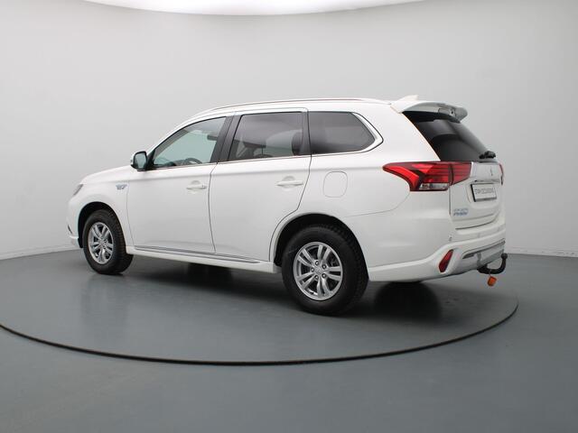 Mitsubishi OUTLANDER 2.4 PHEV Pure Camera | Climate | Cruise | Parkeersens. achter | Trekhaak
