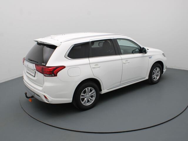 Mitsubishi OUTLANDER 2.4 PHEV Pure Camera | Climate | Cruise | Parkeersens. achter | Trekhaak