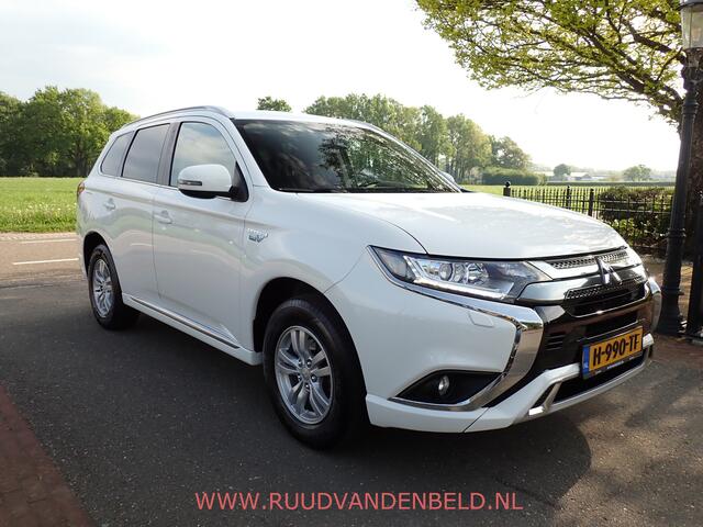 Mitsubishi OUTLANDER 2.4 PHEV Pure CARPLAY / CAMERA / TREKHAAK