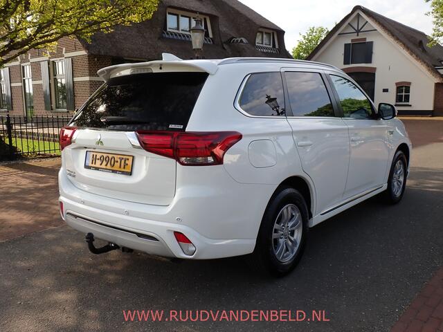 Mitsubishi OUTLANDER 2.4 PHEV Pure CARPLAY / CAMERA / TREKHAAK