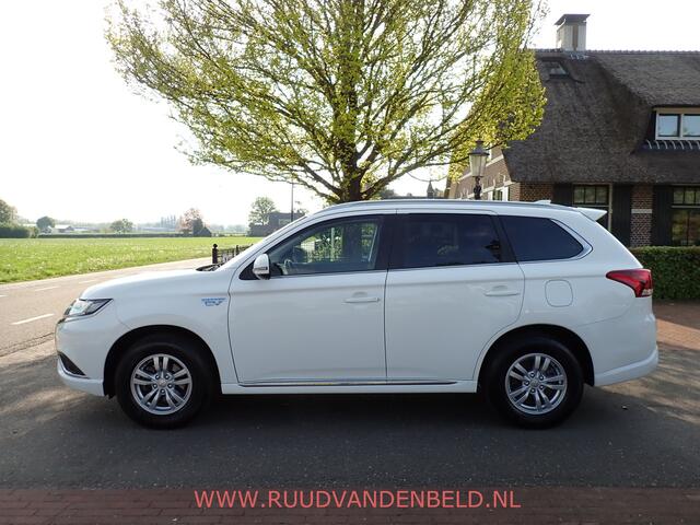 Mitsubishi OUTLANDER 2.4 PHEV Pure CARPLAY / CAMERA / TREKHAAK