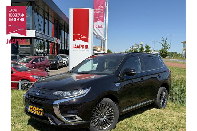 Mitsubishi OUTLANDER BWJ 2020 2.4 135 PK PHEV S-Edition AUTOMAAT / APPLE CAPLAY / ANDROID AUTO / CLIMA / ADAPTIVE CRUISE / STOELVERW. / STUURVERW. / ELEKTRISCHE STOELEN / ELEKTRISCHE ACHTERKLEP / CAMERA / LEDER / PANORAMADAK / PDC / LMV