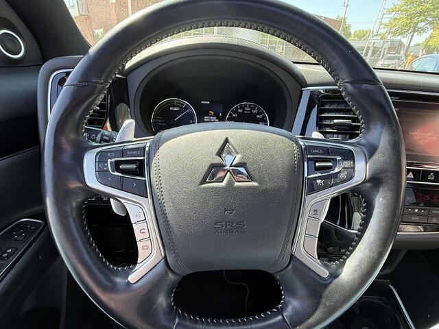 Mitsubishi OUTLANDER BWJ 2020 2.4 135 PK PHEV S-Edition AUTOMAAT / APPLE CAPLAY / ANDROID AUTO / CLIMA / ADAPTIVE CRUISE / STOELVERW. / STUURVERW. / ELEKTRISCHE STOELEN / ELEKTRISCHE ACHTERKLEP / CAMERA / LEDER / PANORAMADAK / PDC / LMV