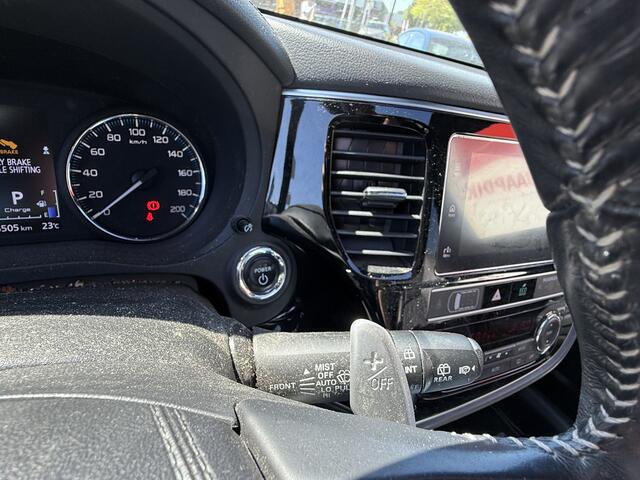 Mitsubishi OUTLANDER BWJ 2020 2.4 135 PK PHEV S-Edition AUTOMAAT / APPLE CAPLAY / ANDROID AUTO / CLIMA / ADAPTIVE CRUISE / STOELVERW. / STUURVERW. / ELEKTRISCHE STOELEN / ELEKTRISCHE ACHTERKLEP / CAMERA / LEDER / PANORAMADAK / PDC / LMV