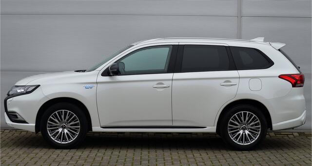 Mitsubishi OUTLANDER 2.4 PHEV Intense+ | PLUG IN HYBRID | V2G | ADAPTIEF CRUISE | FABRIEKGARANTIE TOT 20-10-2029* | ALL IN RIJKLAARPRIJS