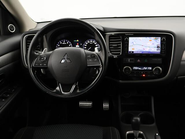Mitsubishi OUTLANDER 2.0 AUT. 7-PERSOONS EXECUTIVE EDITION + TREKHAAK | CAMERA | 18 INCH | LED