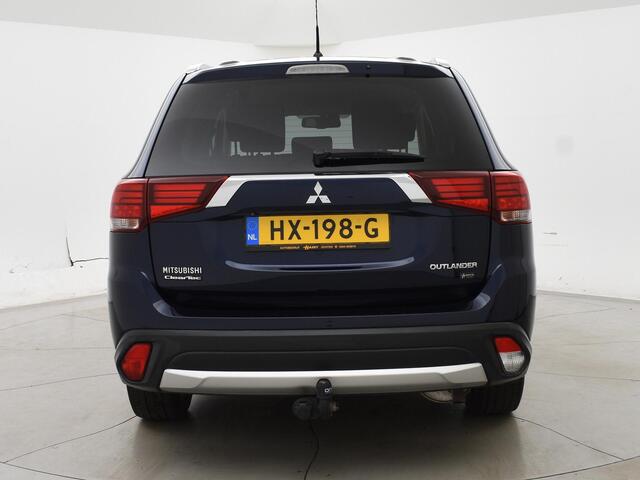 Mitsubishi OUTLANDER 2.0 AUT. 7-PERSOONS EXECUTIVE EDITION + TREKHAAK | CAMERA | 18 INCH | LED