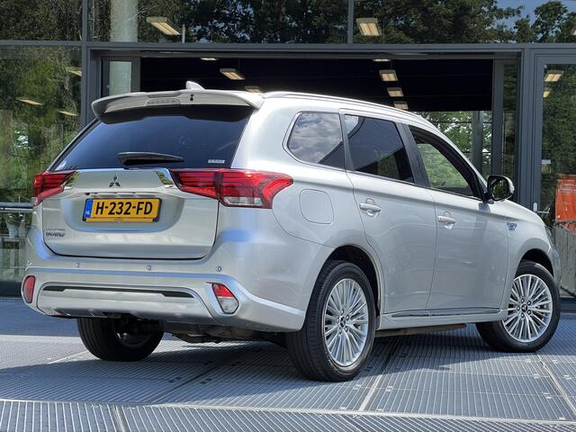 Mitsubishi OUTLANDER 2.4 PHEV Instyle | Schuifdak | Elek. achterklep | Adaptieve Cruise Control | Afneembare trekhaak |